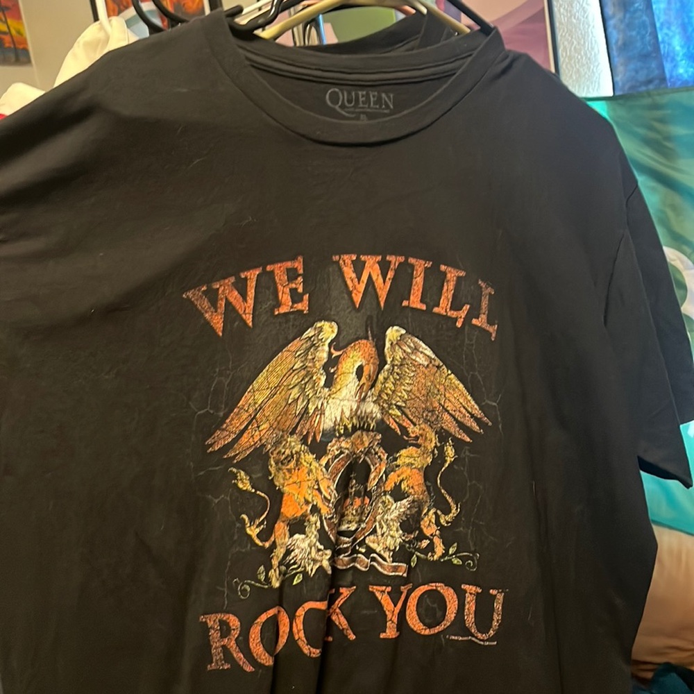 Queen Tee Size XL
